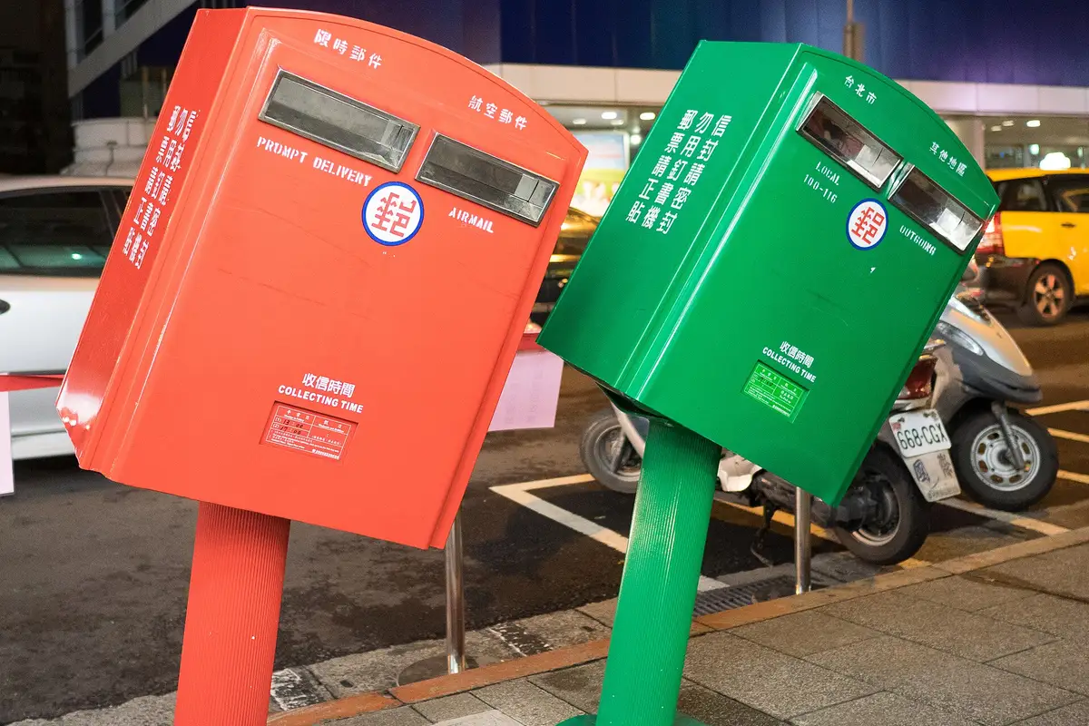 歪腰郵筒, Taipei